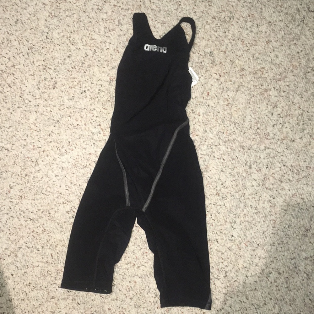 Arena Kneeskin